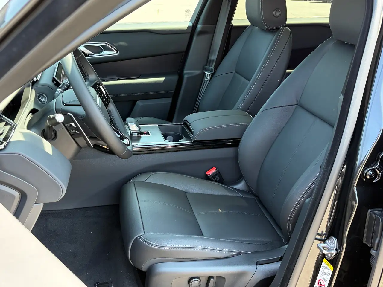 Land Rover Range Rover Velar photo Land Rover Range Rover Velar