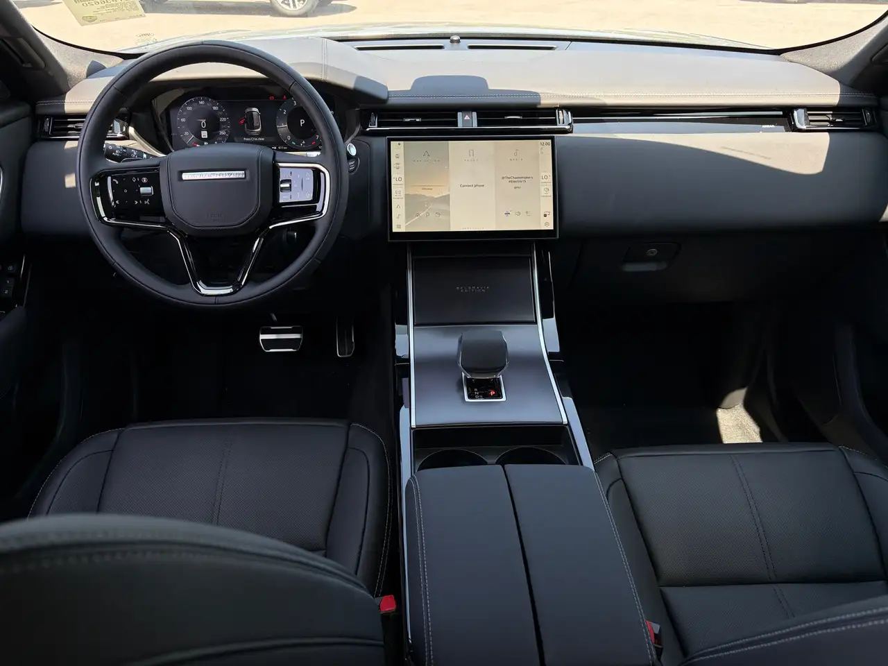 Land Rover Range Rover Velar photo Land Rover Range Rover Velar