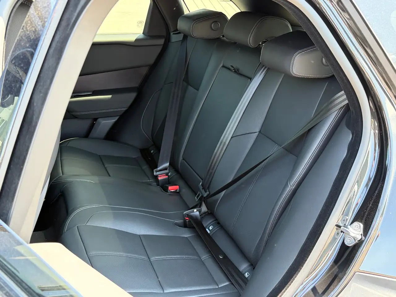 Land Rover Range Rover Velar photo Land Rover Range Rover Velar