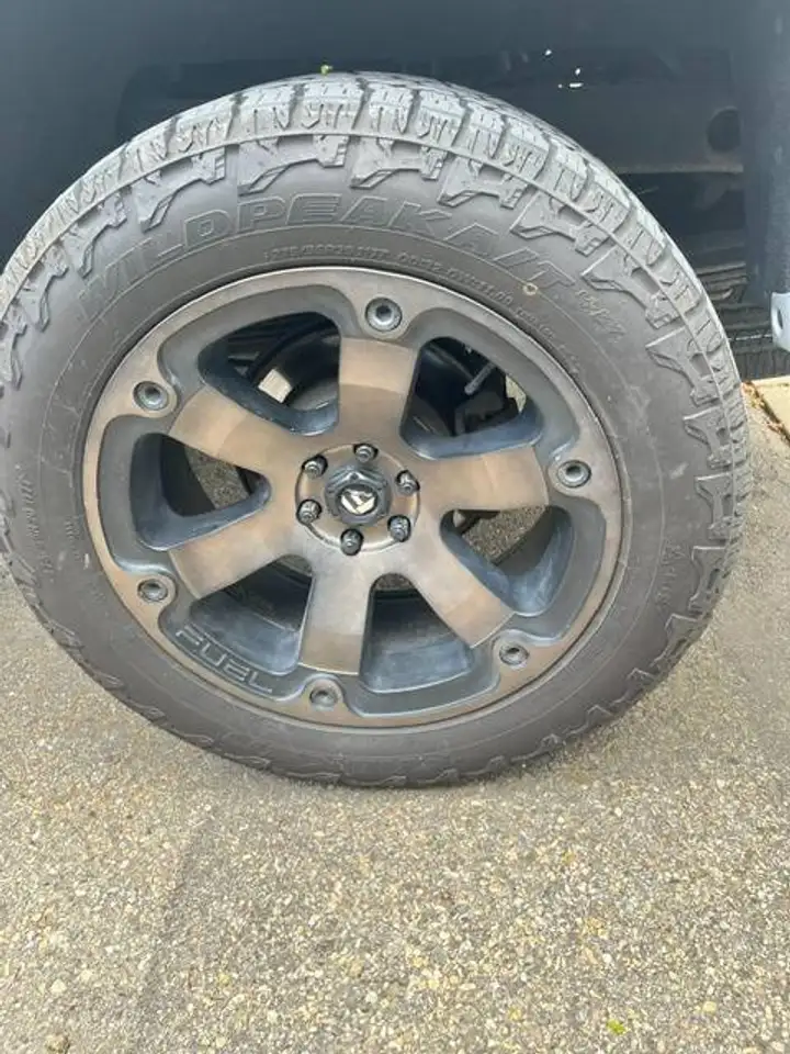 GMC Canyon photo GMC Canyon