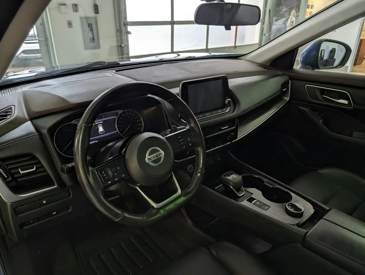 Nissan Rogue снимка Nissan Rogue