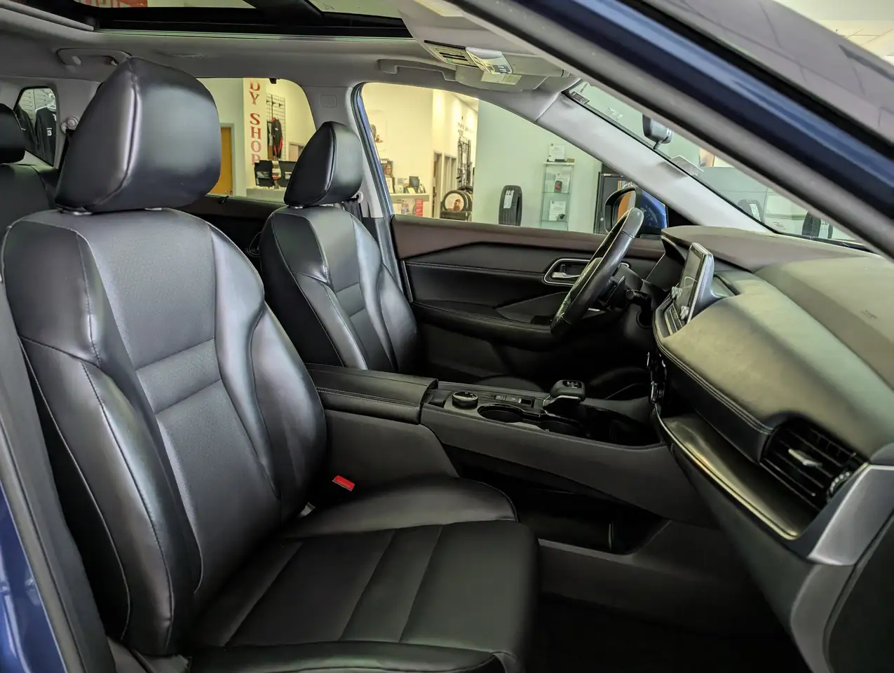 Nissan Rogue снимка Nissan Rogue