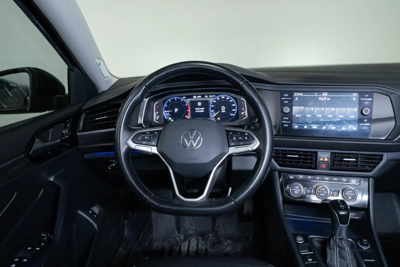 Volkswagen Jetta снимка Volkswagen Jetta