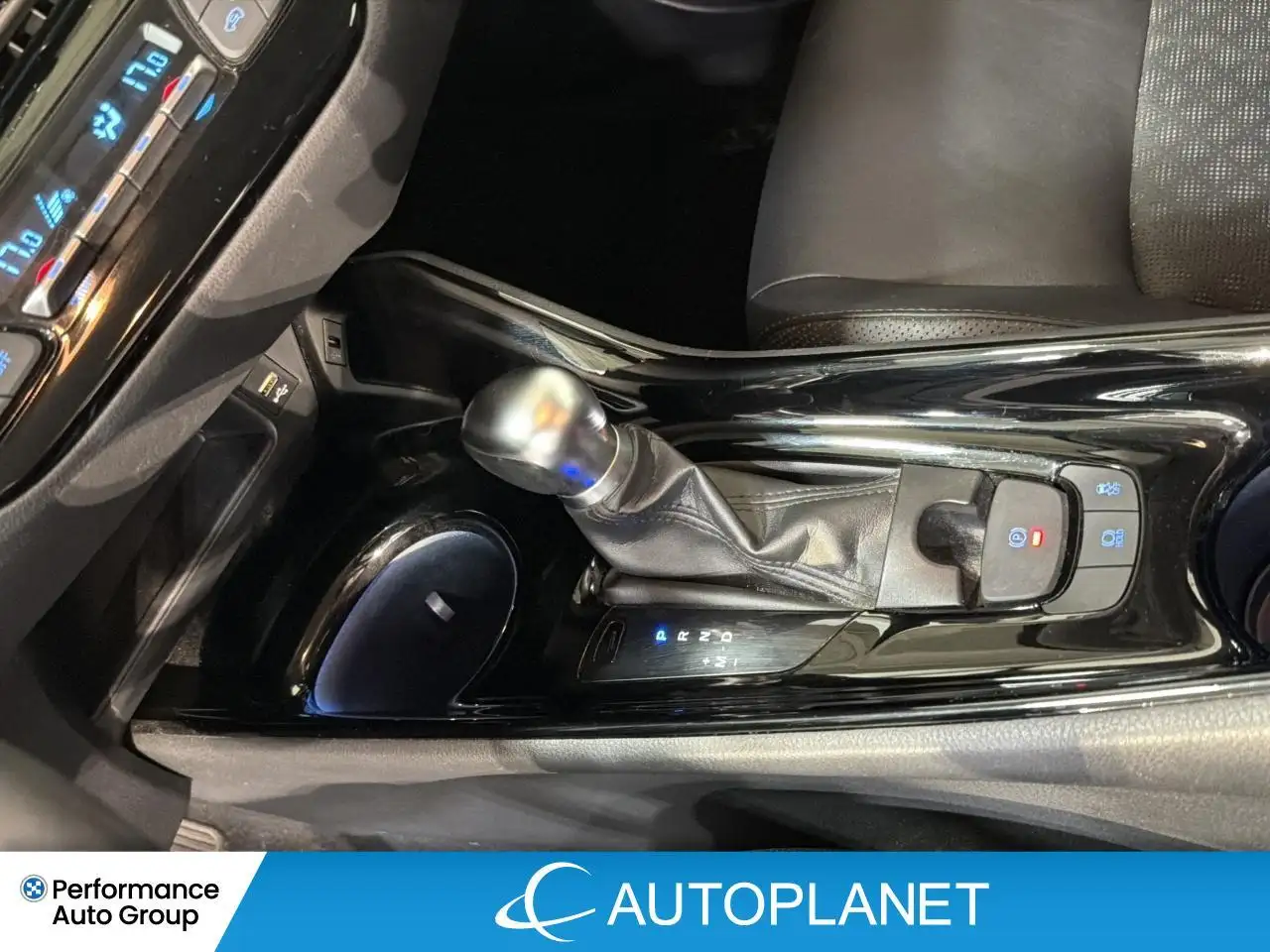 Toyota C-HR fotografie Toyota C-HR