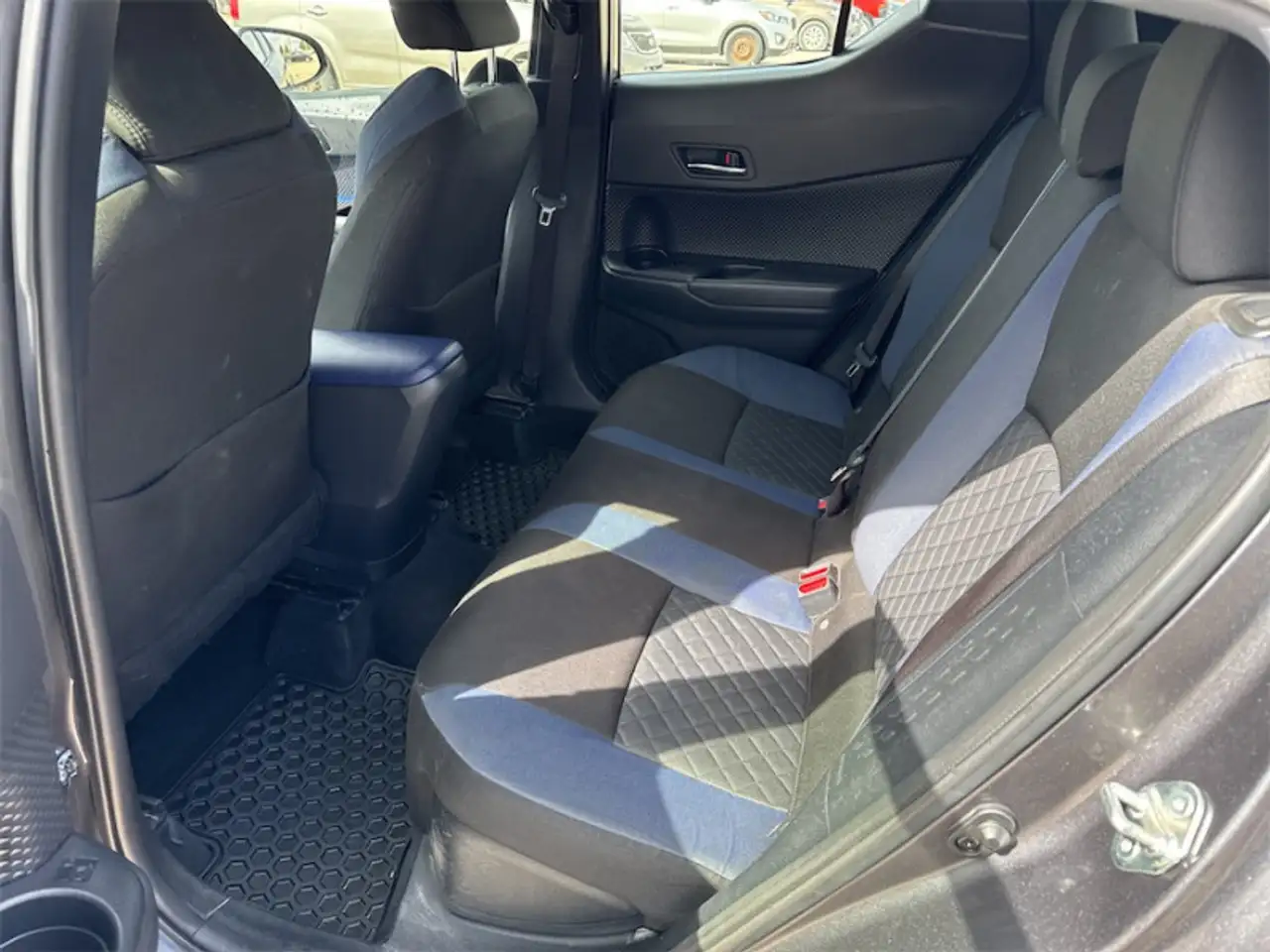 Toyota C-HR снимка Toyota C-HR