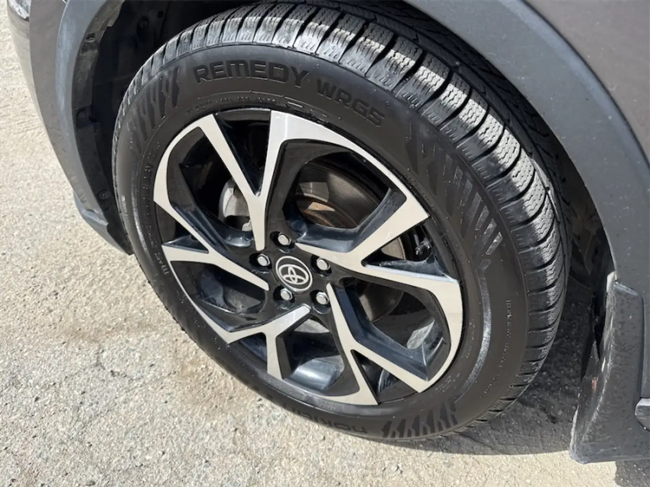 Toyota C-HR снимка Toyota C-HR