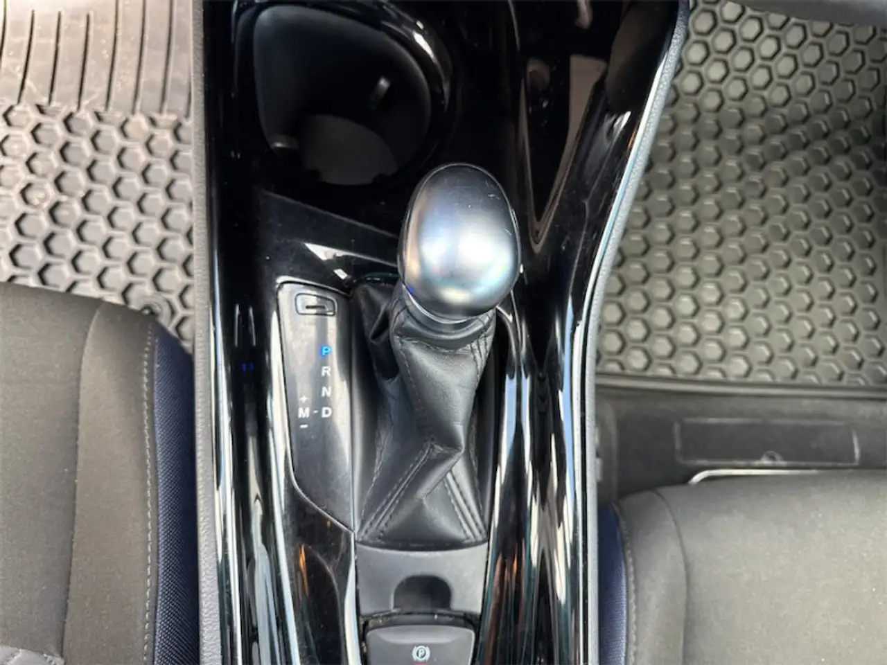 Toyota C-HR снимка Toyota C-HR