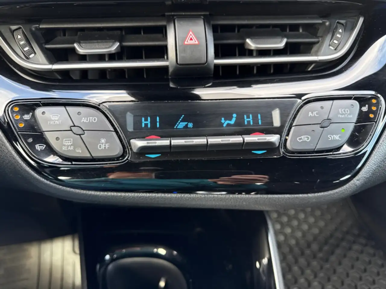 Toyota C-HR снимка Toyota C-HR