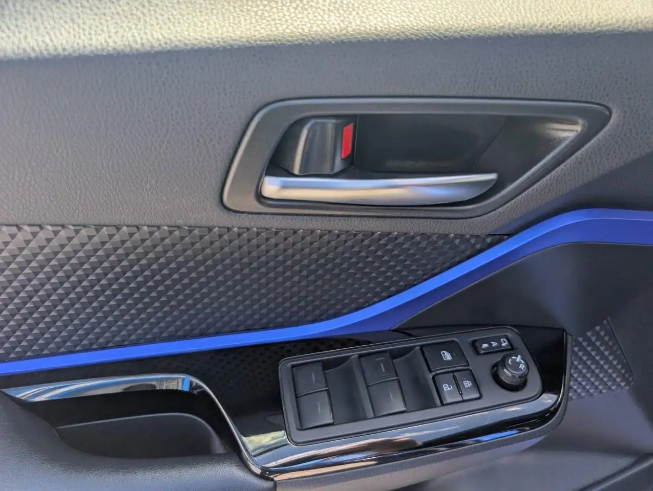 Toyota C-HR photo Toyota C-HR