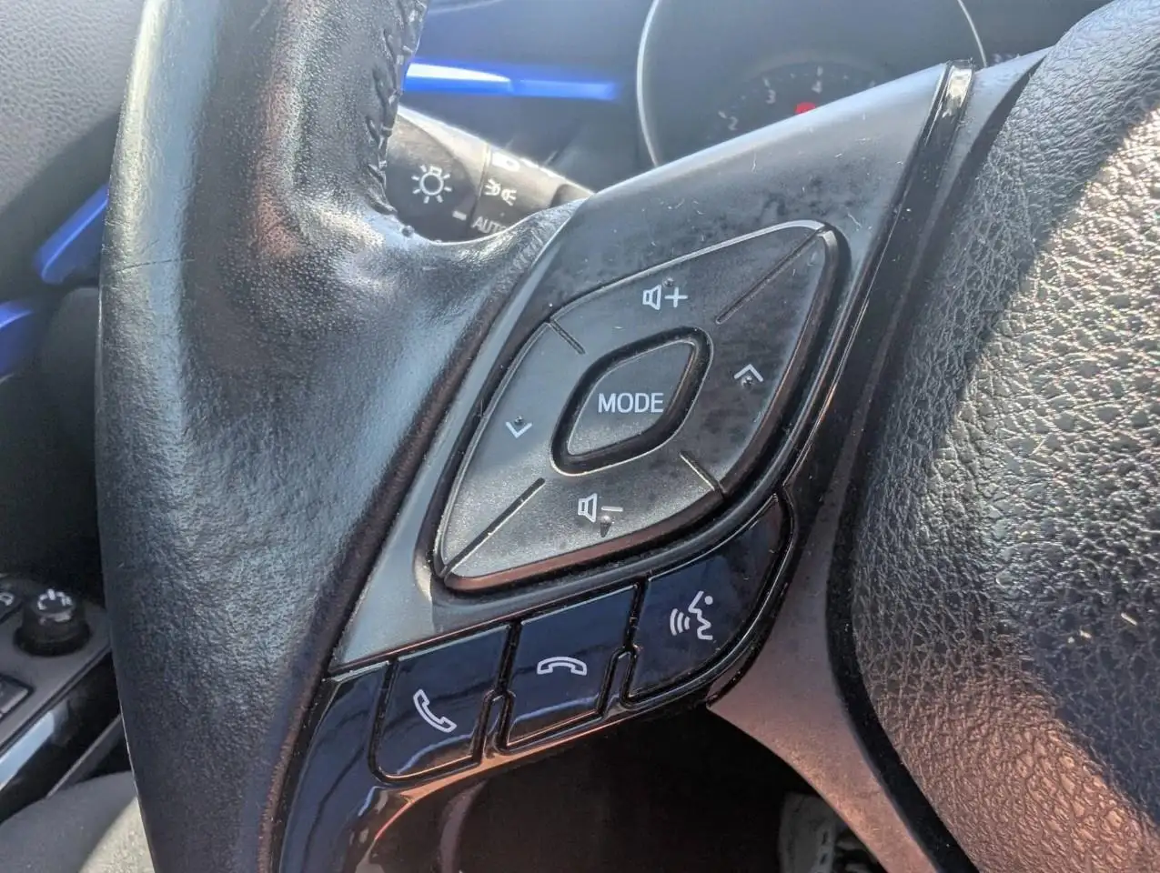 Toyota C-HR photo Toyota C-HR