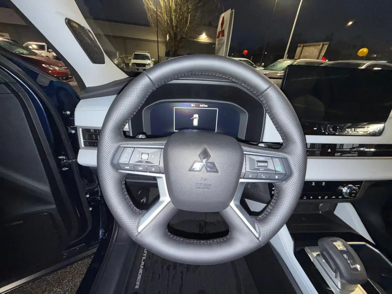 Mitsubishi Outlander снимка Mitsubishi Outlander