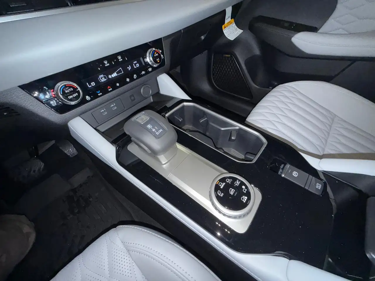 Mitsubishi Outlander снимка Mitsubishi Outlander