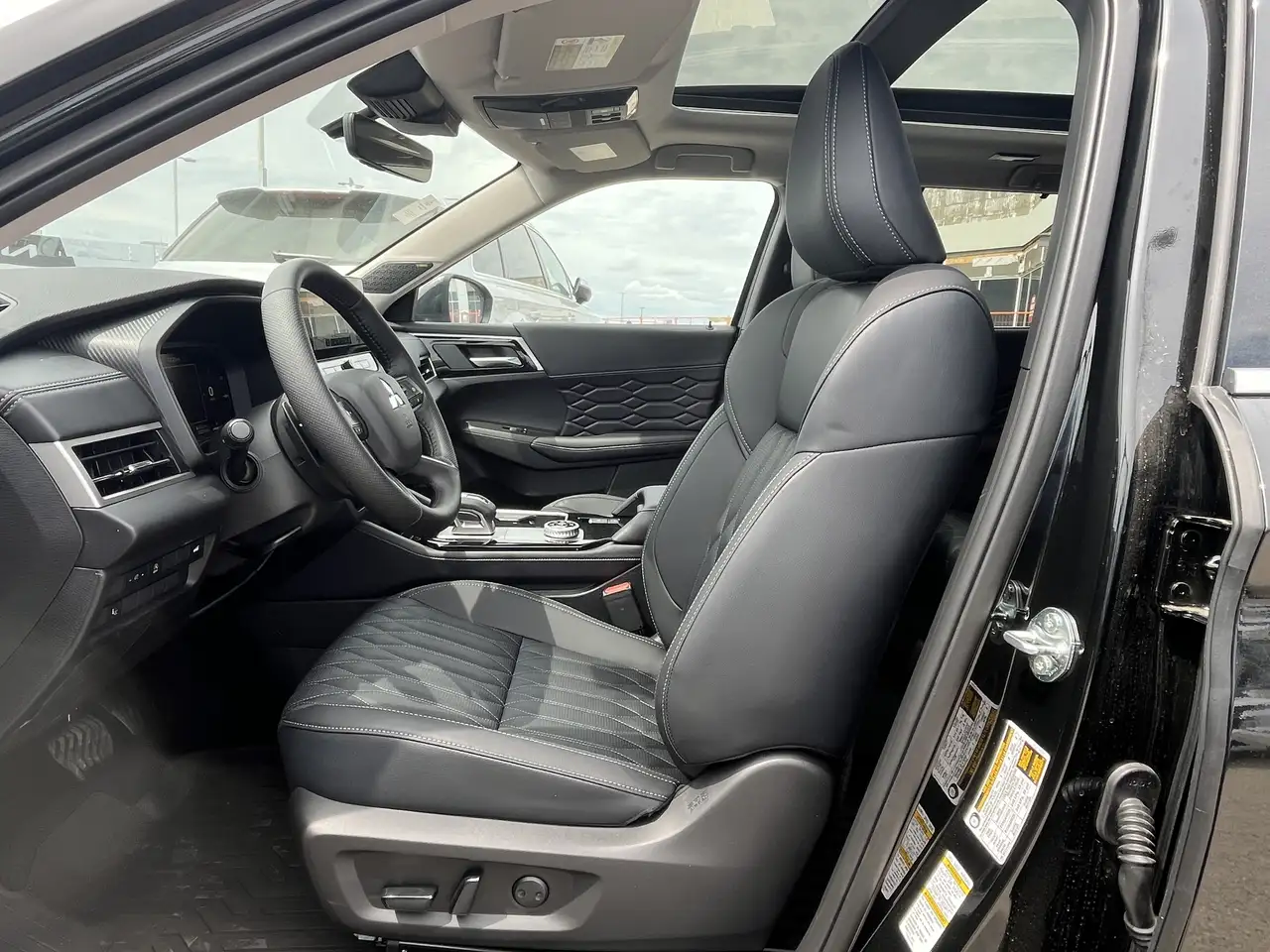 Mitsubishi Outlander photo Mitsubishi Outlander