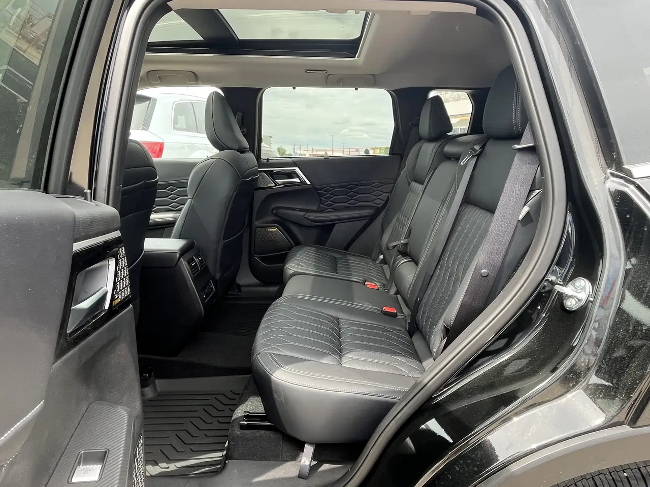 Mitsubishi Outlander photo Mitsubishi Outlander