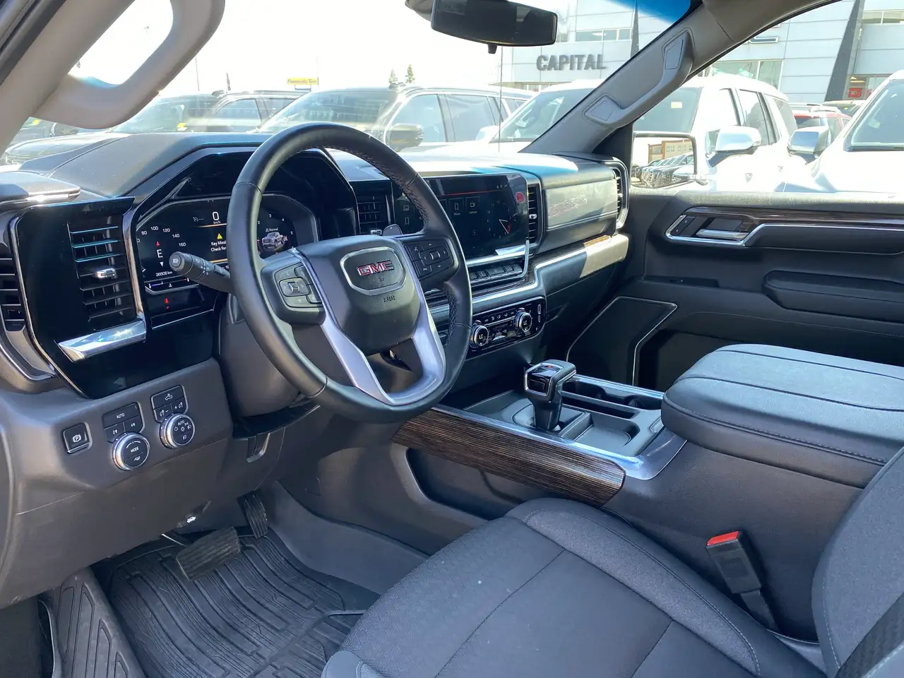 GMC Sierra 1500 снимка GMC Sierra 1500