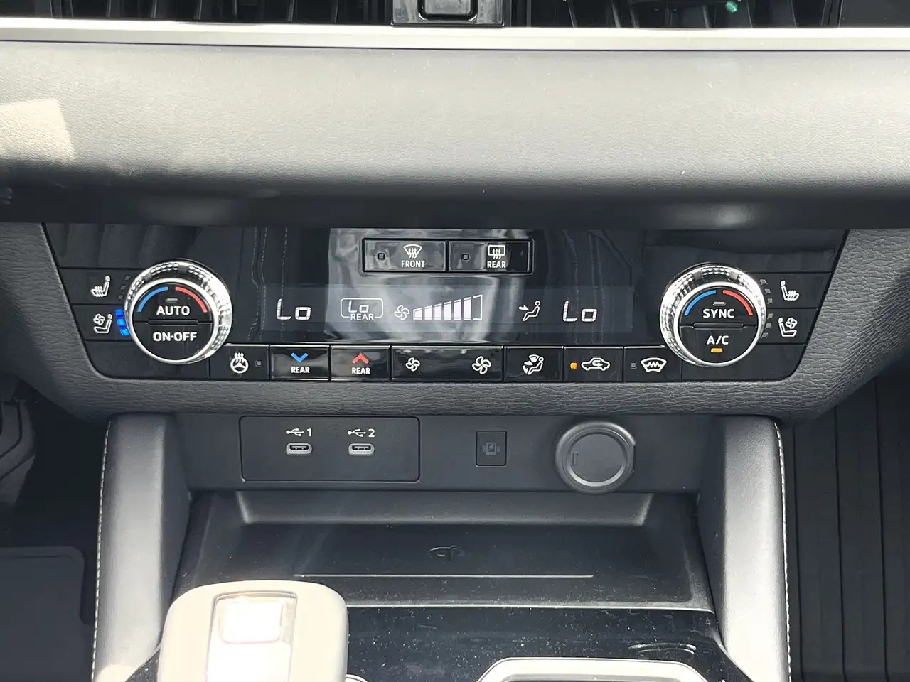 Mitsubishi Outlander photo Mitsubishi Outlander