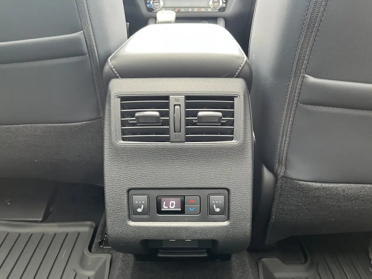 Mitsubishi Outlander photo Mitsubishi Outlander