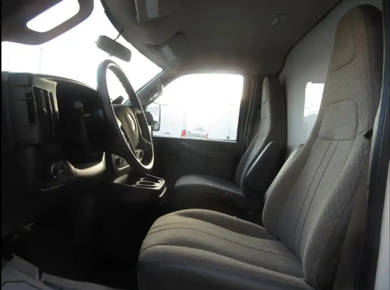 GMC Savana 3500 снимка GMC Savana 3500