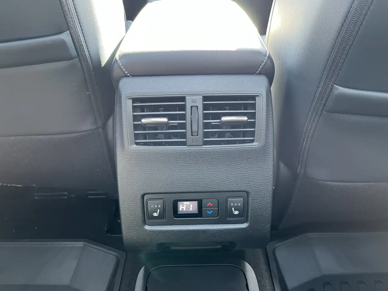 Mitsubishi Outlander снимка Mitsubishi Outlander