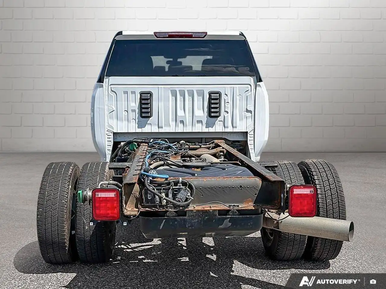 GMC Sierra 3500HD снимка GMC Sierra 3500HD