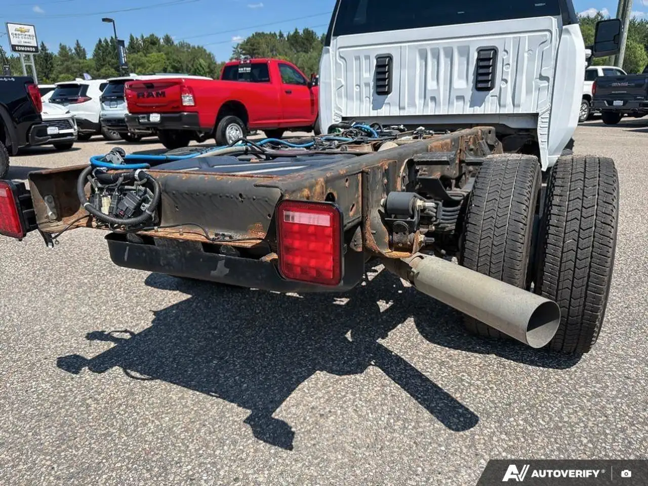 GMC Sierra 3500HD снимка GMC Sierra 3500HD