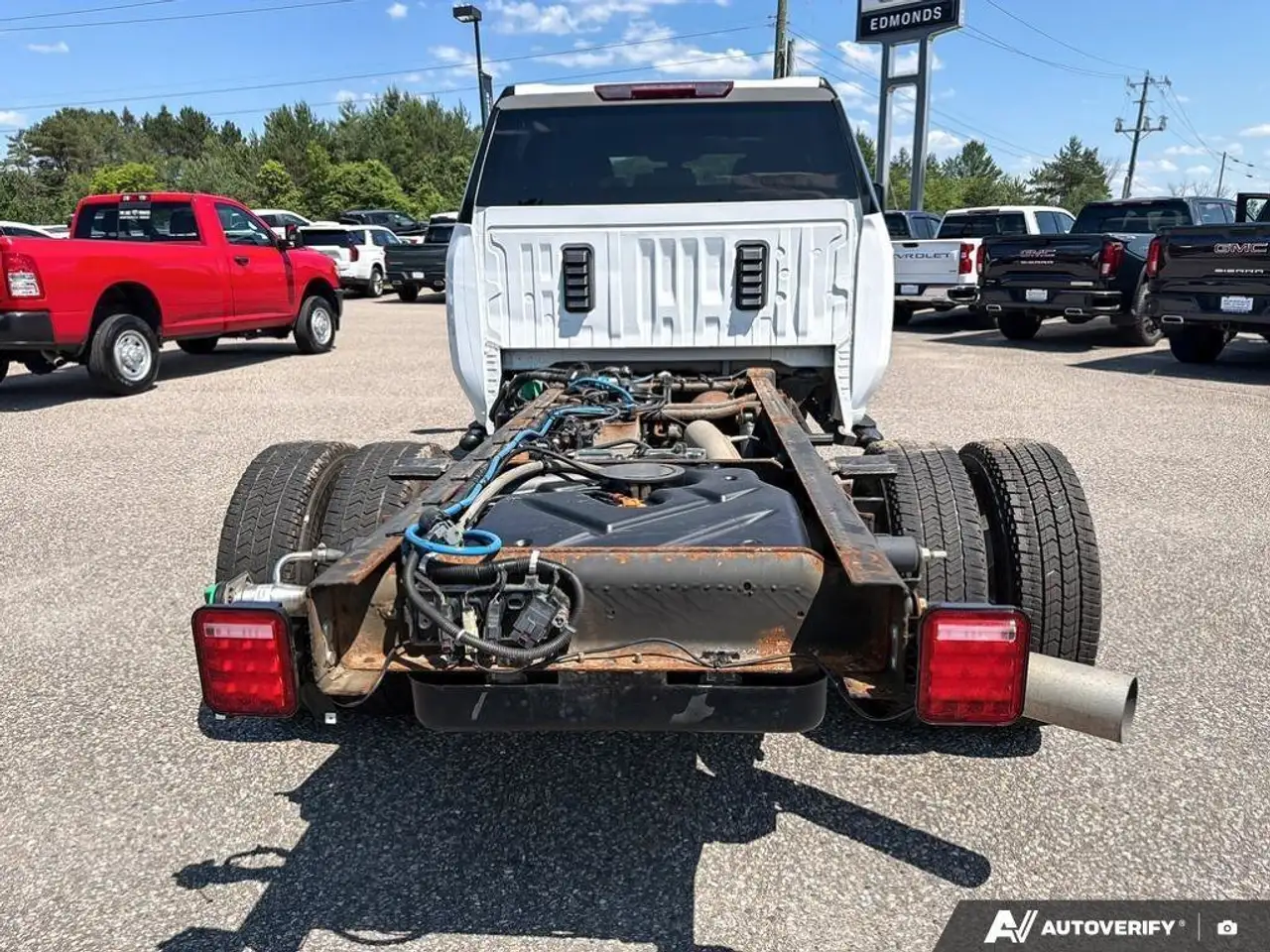 GMC Sierra 3500HD снимка GMC Sierra 3500HD