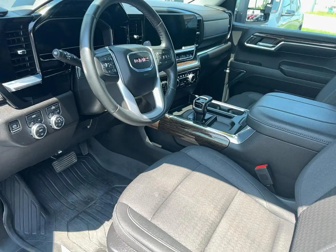 GMC Sierra 1500 снимка GMC Sierra 1500