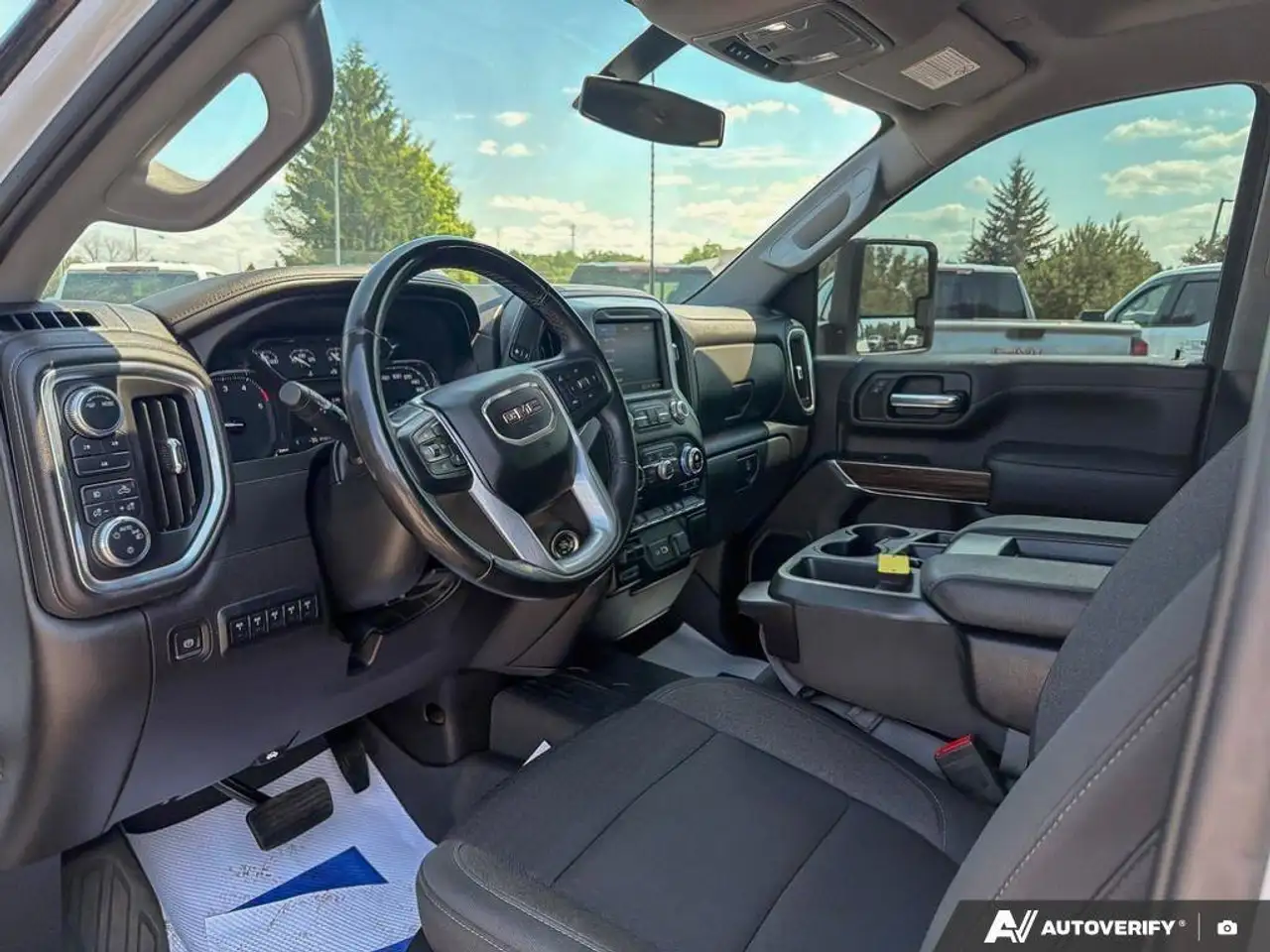 GMC Sierra 3500HD снимка GMC Sierra 3500HD