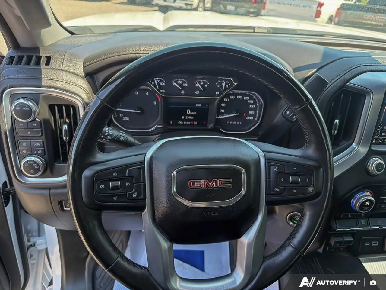 GMC Sierra 3500HD снимка GMC Sierra 3500HD