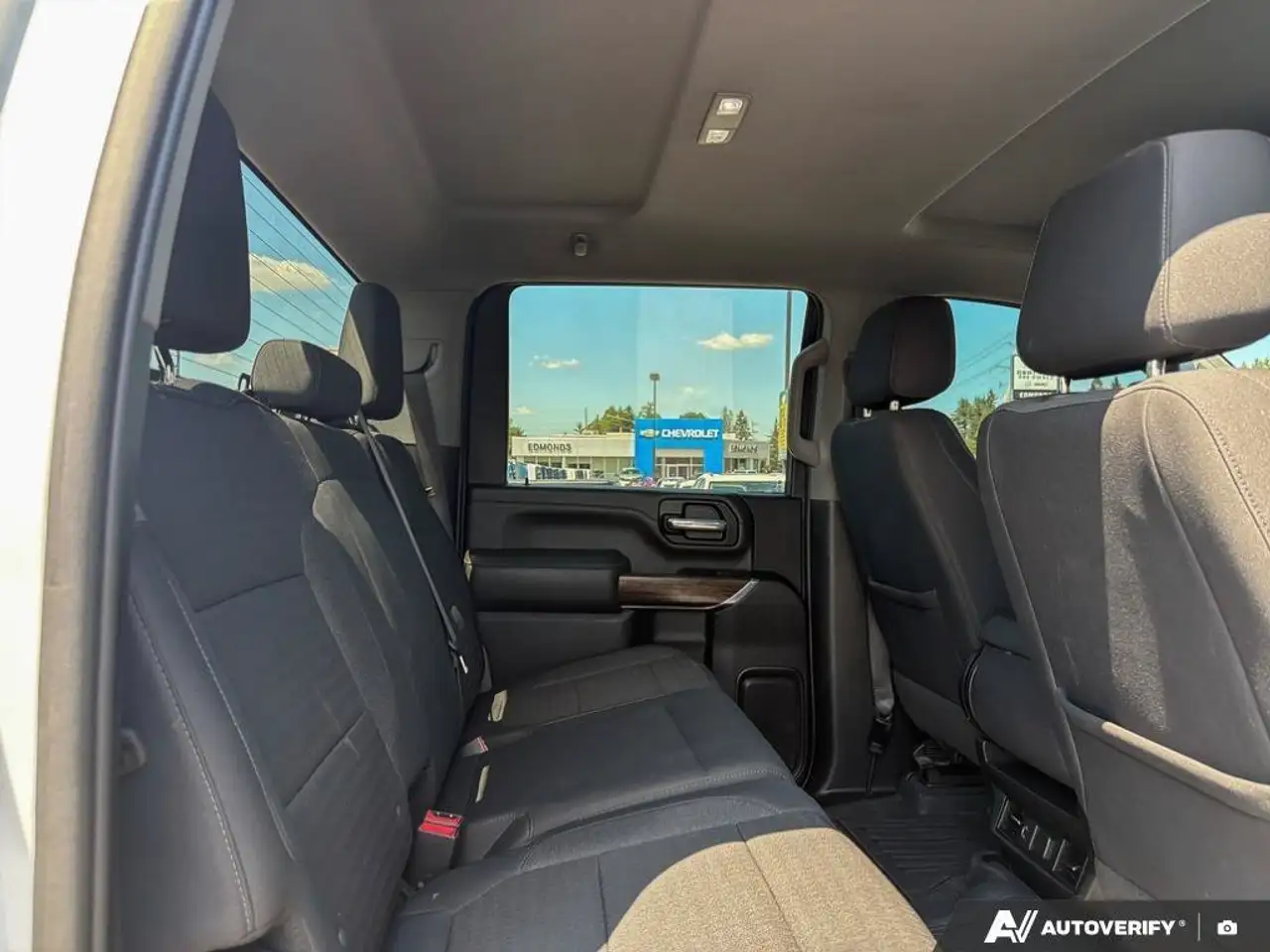 GMC Sierra 3500HD снимка GMC Sierra 3500HD