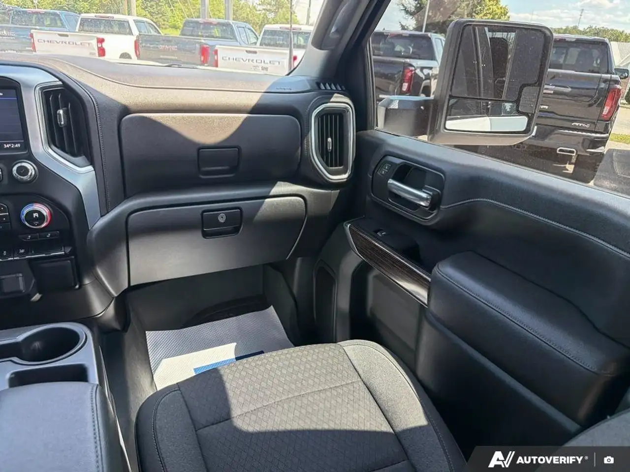 GMC Sierra 3500HD снимка GMC Sierra 3500HD
