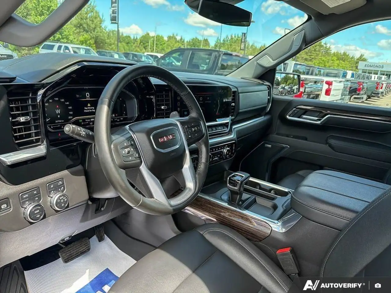 GMC Sierra 1500 снимка GMC Sierra 1500