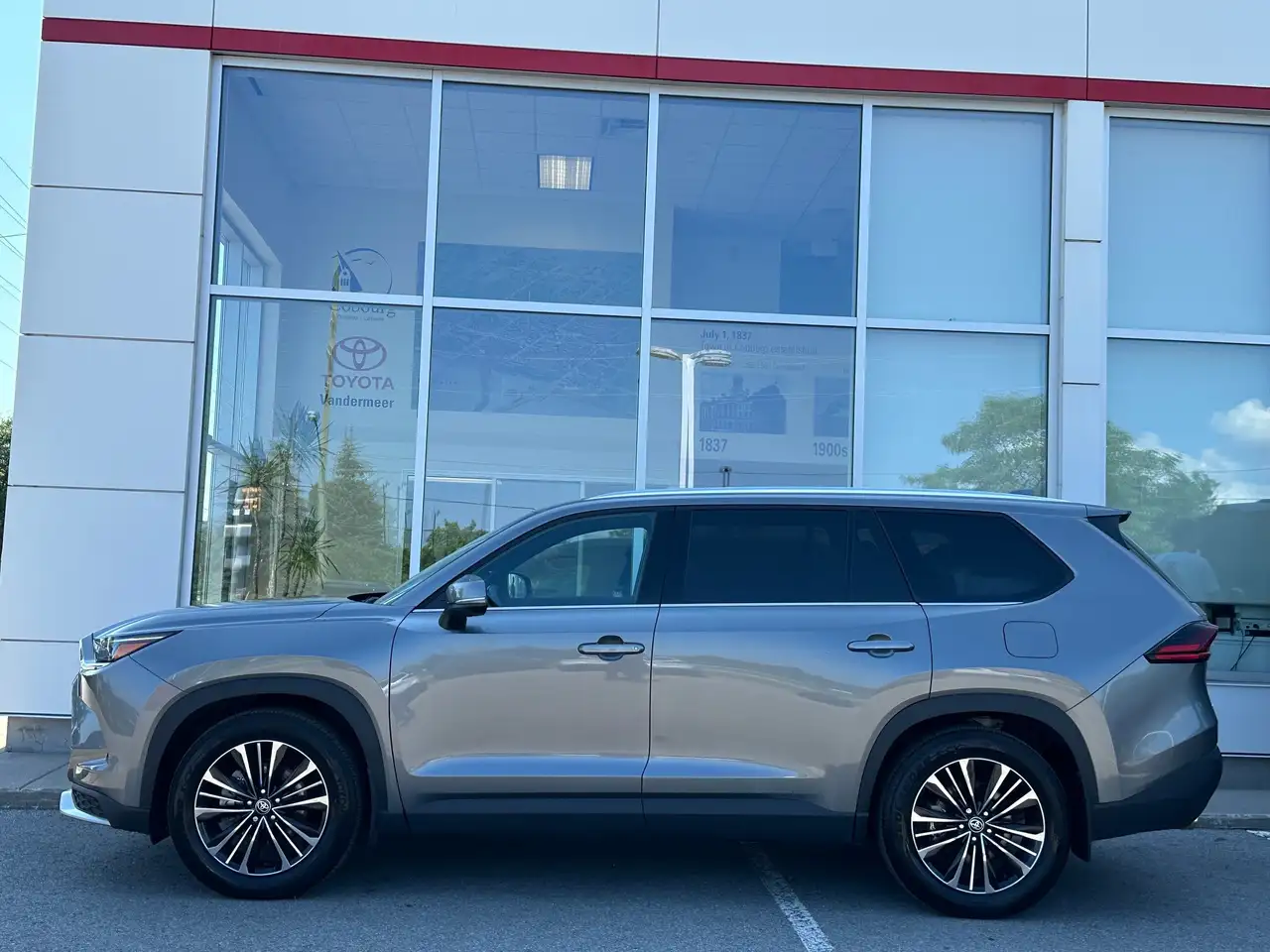 Toyota Grand Highlander photo Toyota Grand Highlander