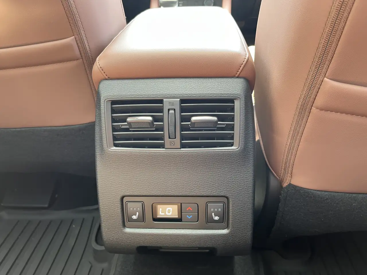 Mitsubishi Outlander снимка Mitsubishi Outlander