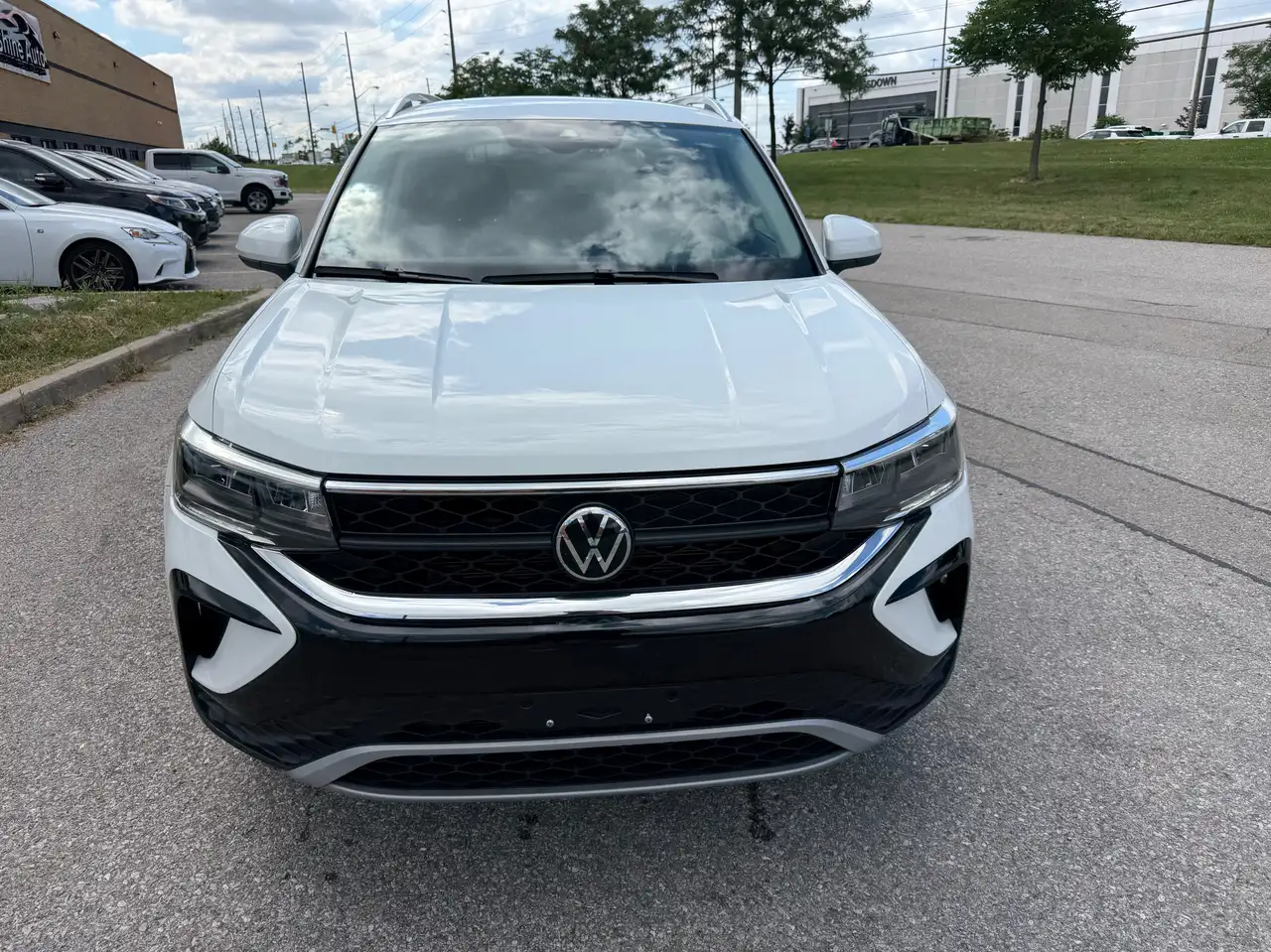 Volkswagen Taos photo Volkswagen Taos