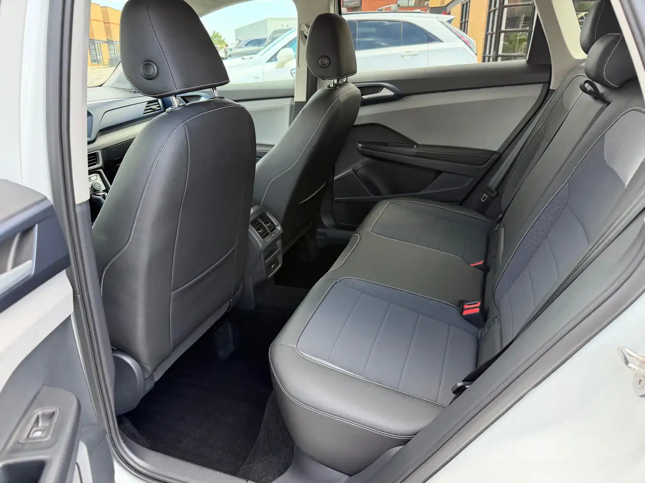 Volkswagen Taos photo Volkswagen Taos