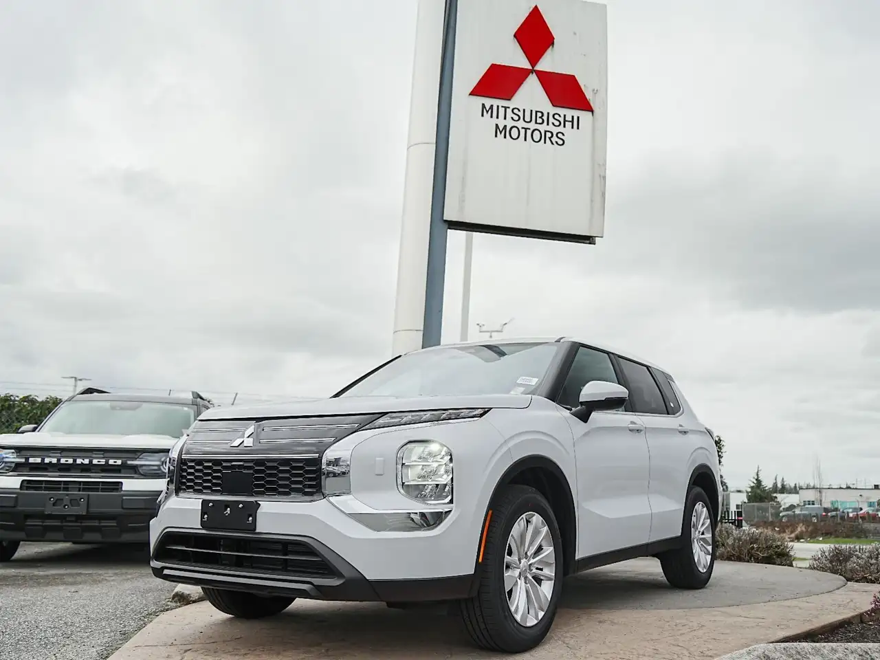 Mitsubishi Outlander снимка Mitsubishi Outlander