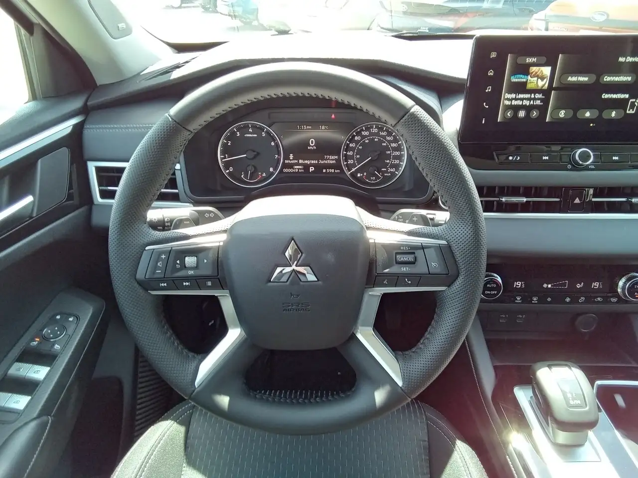 Mitsubishi Outlander снимка Mitsubishi Outlander