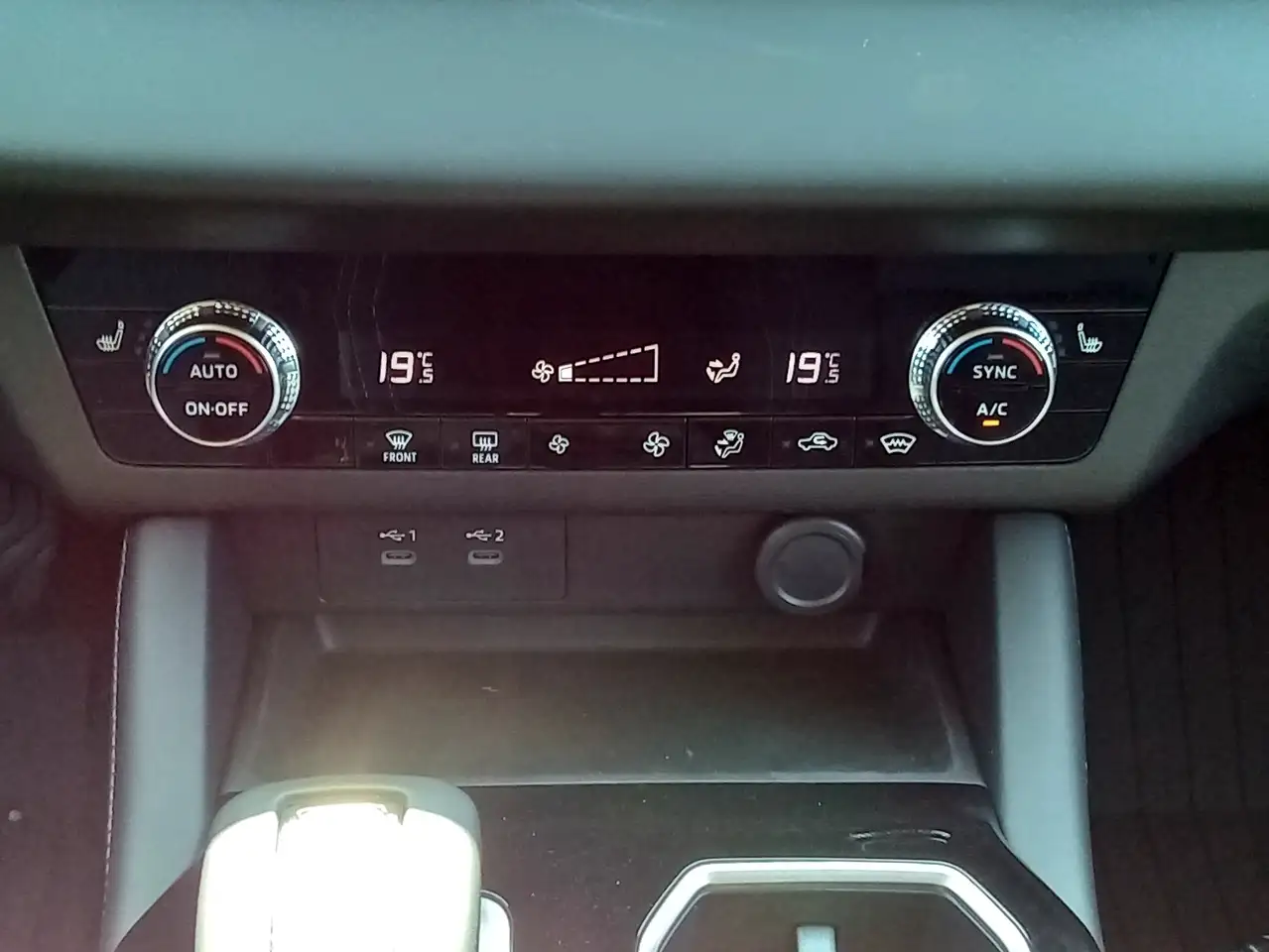 Mitsubishi Outlander снимка Mitsubishi Outlander