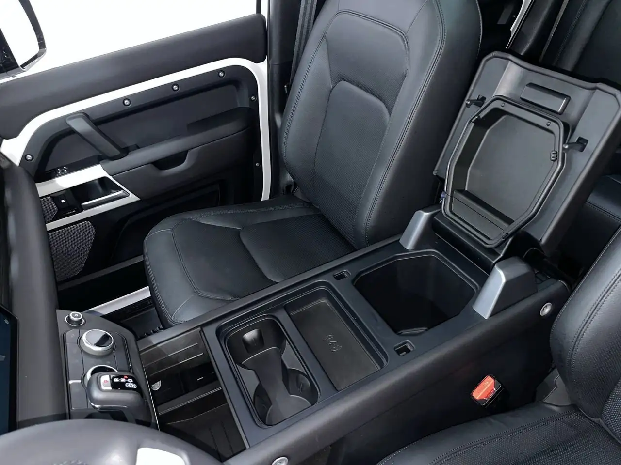 Land Rover Defender photo Land Rover Defender