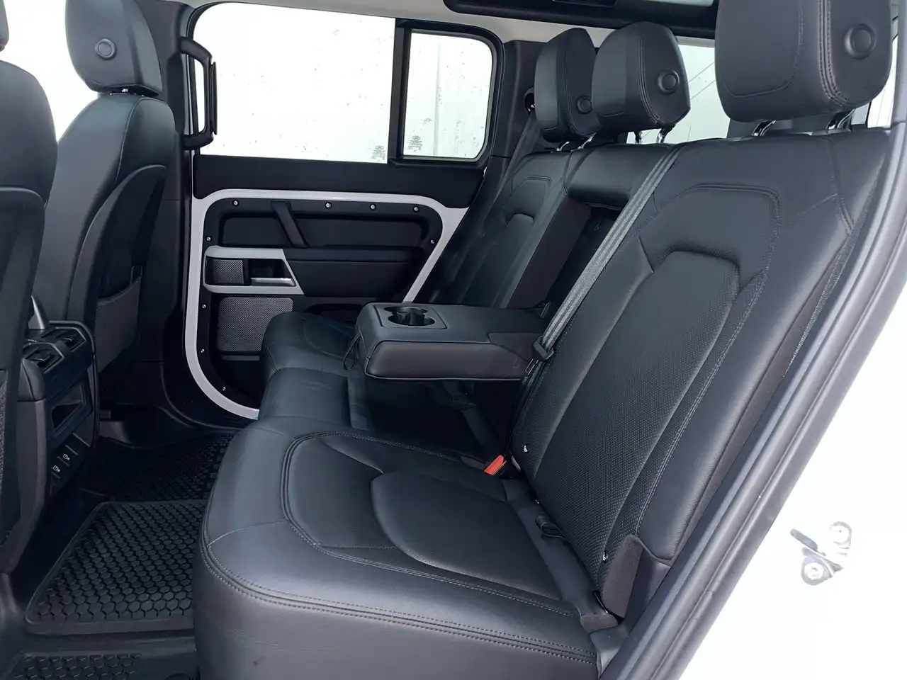 Land Rover Defender photo Land Rover Defender