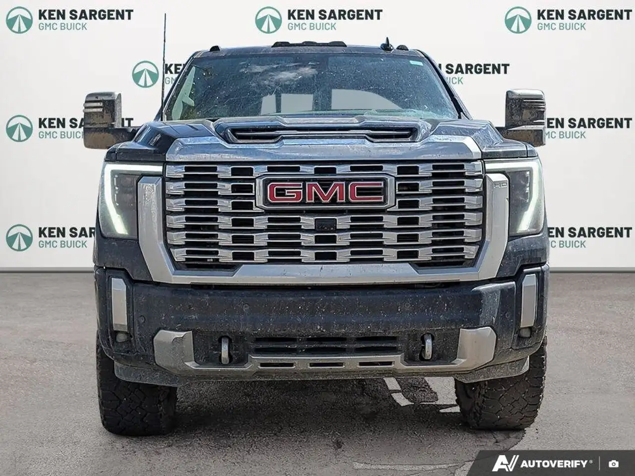 GMC Sierra 3500HD снимка GMC Sierra 3500HD