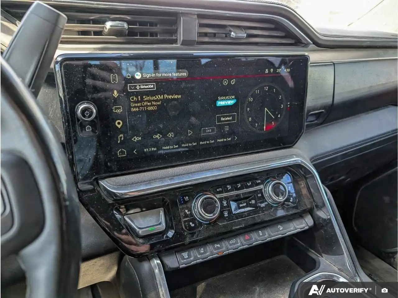 GMC Sierra 3500HD снимка GMC Sierra 3500HD