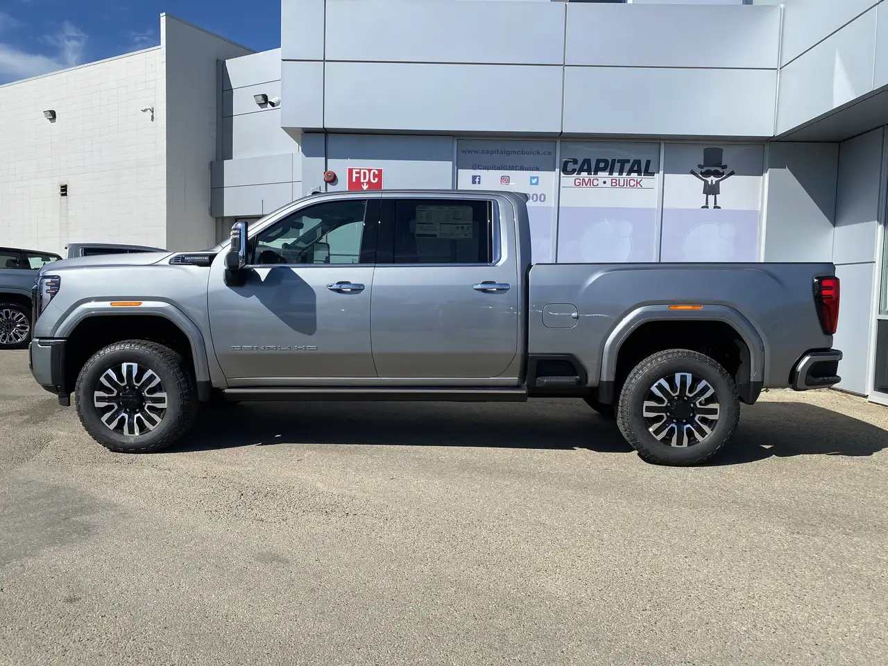 GMC Sierra 3500HD снимка GMC Sierra 3500HD