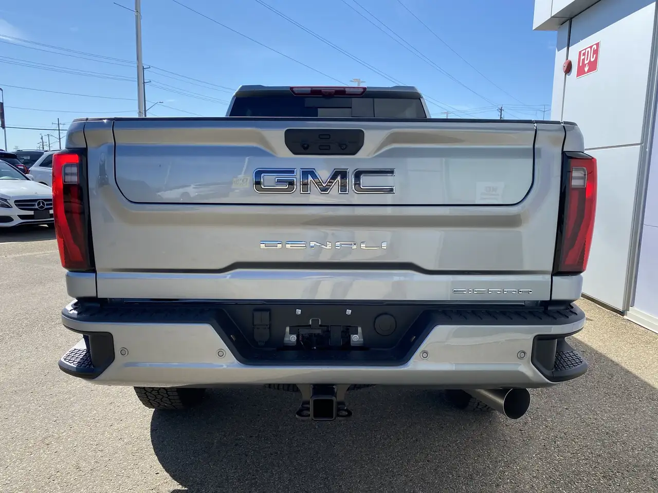 GMC Sierra 3500HD снимка GMC Sierra 3500HD