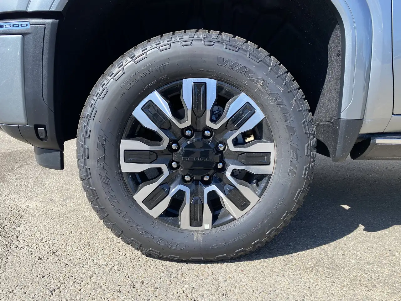 GMC Sierra 3500HD снимка GMC Sierra 3500HD