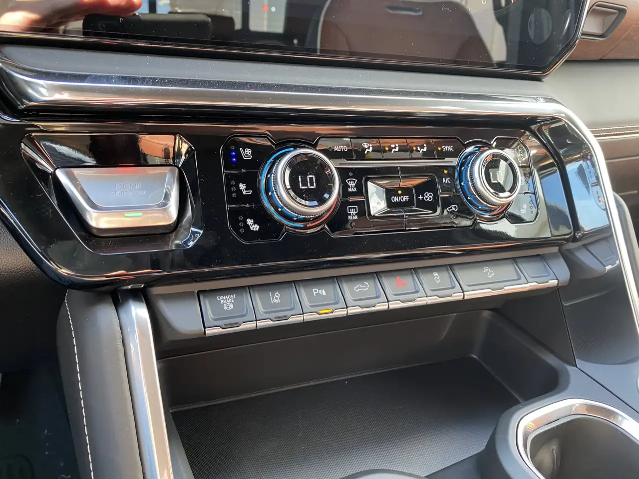GMC Sierra 3500HD снимка GMC Sierra 3500HD