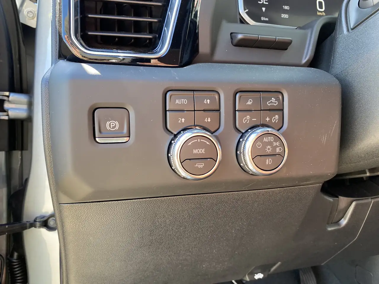 GMC Sierra 3500HD снимка GMC Sierra 3500HD