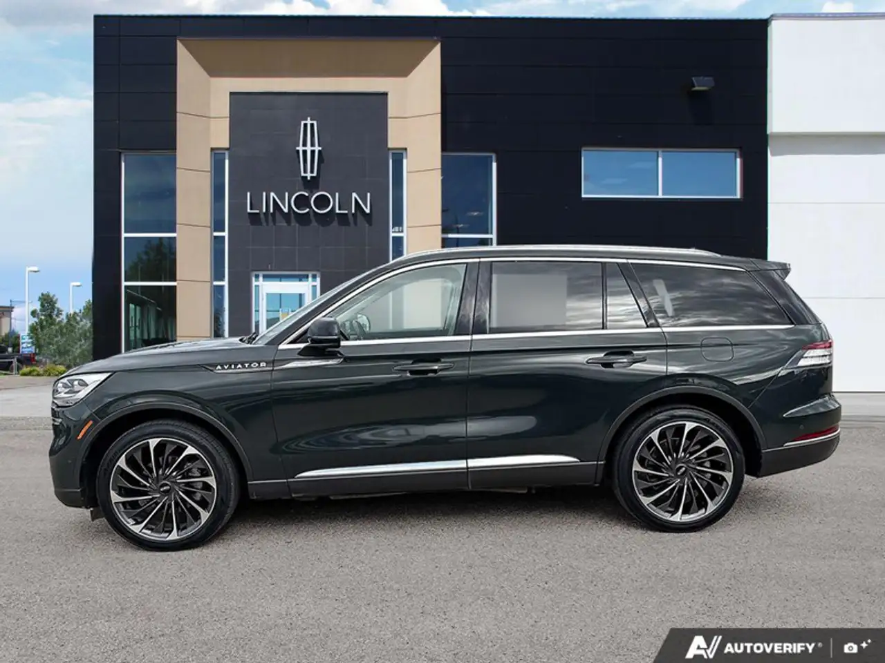 Lincoln Aviator снимка Lincoln Aviator