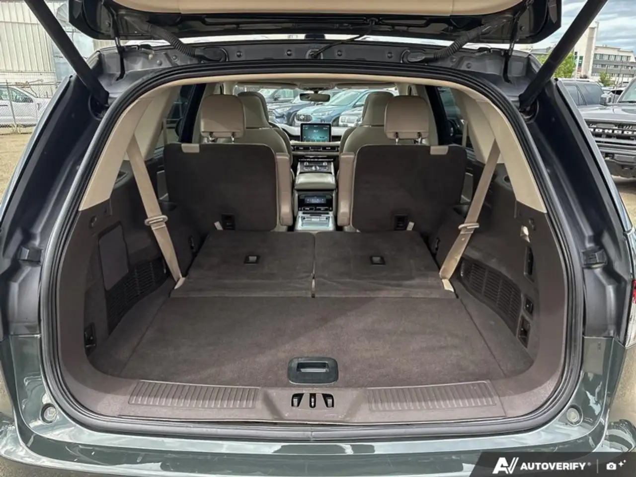 Lincoln Aviator снимка Lincoln Aviator
